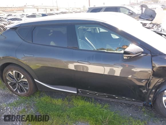 ✅ 2024 Kia EV6 Wind • VIN: KNDC34LA4R5620060 • Lot: 41690690. Wystawiony na IAAI z przebiegiem 5 348 mil. Bezpłatny archiwum sprzedaży aukcyjnych z USA i szczegółowy raport historii pojazdu na DreamBid. Zdjęcie 13.