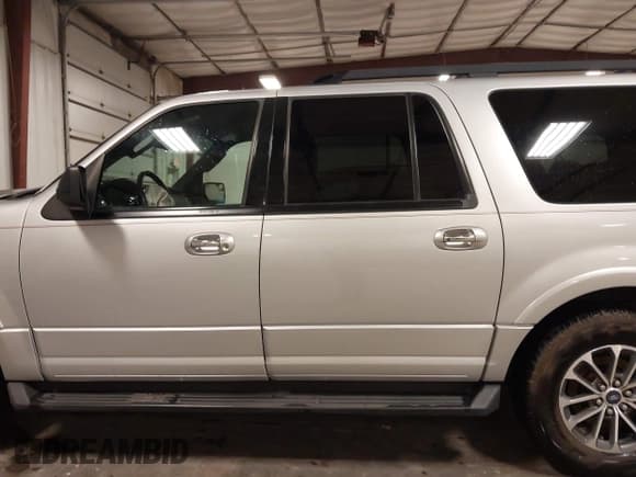 ✅ 2015 Ford Expedition Max XLT • VIN: 1FMJK1JT7FEF07546 • Lot: 42030535. Listed on IAAI with 171,101 mi. Free auction sales archive from the USA and detailed vehicle history report at DreamBid. Image 15.