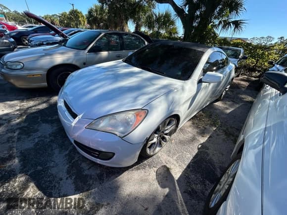 ✅ 2012 Hyundai Genesis Coupe Premium • VIN: KMHHT6KD3CU072879 • Lot: 93135215. Listed on Copart with 154,515 mi. Free auction sales archive from the USA and detailed vehicle history report at DreamBid. Image 2.