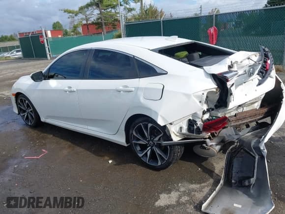 ✅ 2018 Honda Civic Si • VIN: 2HGFC1E57JH705212 • Lot: 43392498. Wystawiony na IAAI z przebiegiem 140 358 mil. Bezpłatny archiwum sprzedaży aukcyjnych z USA i szczegółowy raport historii pojazdu na DreamBid. Zdjęcie 3.
