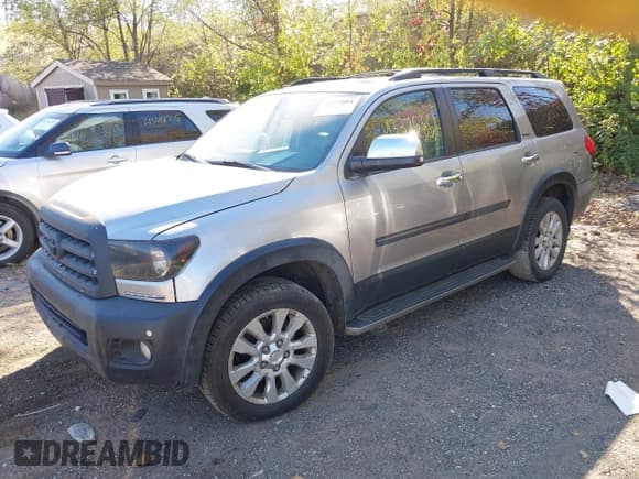 ✅ 2010 Toyota Sequoia Platinum • VIN: 5TDDW5G14AS028670 • Lot: 43375661. Wystawiony na IAAI z przebiegiem Nie podano. Bezpłatny archiwum sprzedaży aukcyjnych z USA i szczegółowy raport historii pojazdu na DreamBid. Zdjęcie 2.