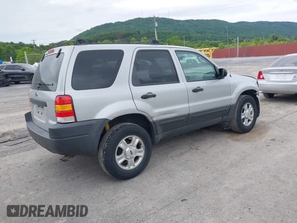 ✅ 2003 Ford Escape XLT Popular 2 • VIN: 1FMYU93193KC76018 • Lot: 42355904. Listed on IAAI with 233,131 mi. Free auction sales archive from the USA and detailed vehicle history report at DreamBid. Image 4.