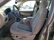 ✅ 2002 Ford Explorer XLT • VIN: 1FMZU63K02UD60484 • Lot: 57125655. Wystawiony na Copart z przebiegiem 288 869 mil. Bezpłatny archiwum sprzedaży aukcyjnych z USA i szczegółowy raport historii pojazdu na DreamBid. Zdjęcie 7.