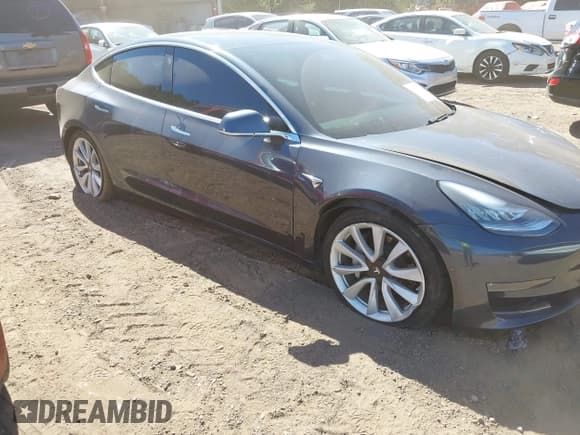 ✅ 2019 Tesla Model 3 Long Range • VIN: 5YJ3E1EB8KF453608 • Lot: 43360975. Wystawiony na IAAI z przebiegiem 71 887 mil. Bezpłatny archiwum sprzedaży aukcyjnych z USA i szczegółowy raport historii pojazdu na DreamBid. Zdjęcie 1.