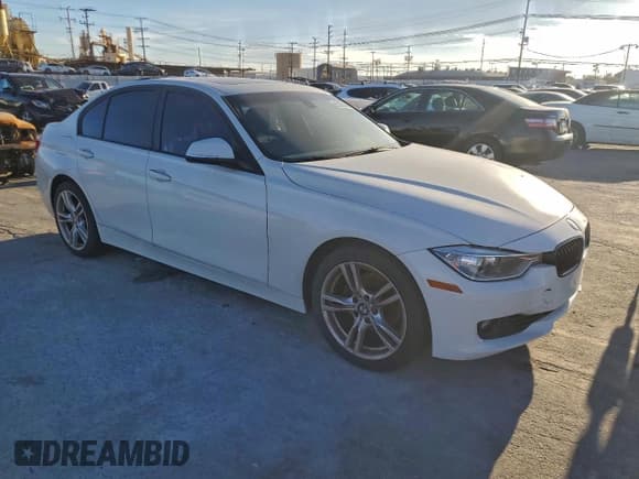 ✅ 2013 BMW 3 Series 328i xDrive • VIN: WBA3B5C53DF598001 • Lot: 95523885. Wystawiony na Copart z przebiegiem 100 763 mil. Bezpłatny archiwum sprzedaży aukcyjnych z USA i szczegółowy raport historii pojazdu na DreamBid. Zdjęcie 4.