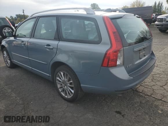 ✅ 2008 Volvo V50 2.5T • VIN: YV1MJ672X82382413 • Lot: 90737145. Listed on Copart with 193,881 mi. Free auction sales archive from the USA and detailed vehicle history report at DreamBid. Image 2.