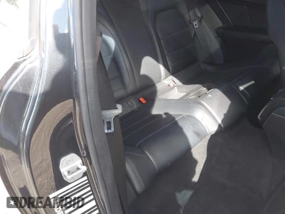 ✅ 2012 Mercedes-Benz C 63 AMG • VIN: WDDGJ7HB2CF731126 • Lot: 43455538. Wystawiony na IAAI z przebiegiem 88 707 mil. Bezpłatny archiwum sprzedaży aukcyjnych z USA i szczegółowy raport historii pojazdu na DreamBid. Zdjęcie 8.