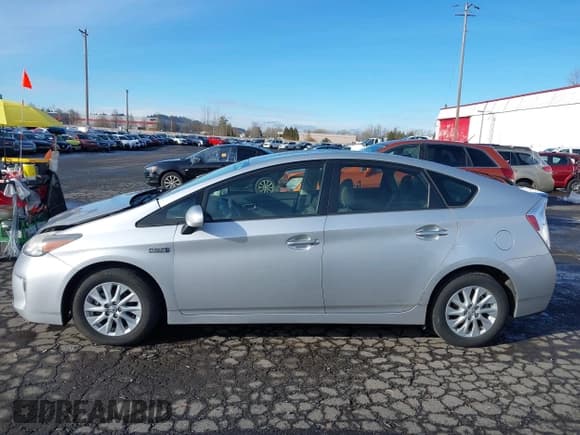 ✅ 2013 Toyota Prius • VIN: JTDKN3DPXD3040321 • Lot: 41477480. Listed on IAAI with 109,764 mi. Free auction sales archive from the USA and detailed vehicle history report at DreamBid. Image 14.