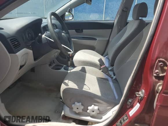 2006 Hyundai Accent GL z VIN KMHCN45C26U052459, wystawiony jako Copart lot #60089355 z przebiegiem 247 311 mil mil oraz Szkoda całkowita • Salvage title. Historia ofert i sprzedaży dostępna na DreamBid. Obrazek 7.