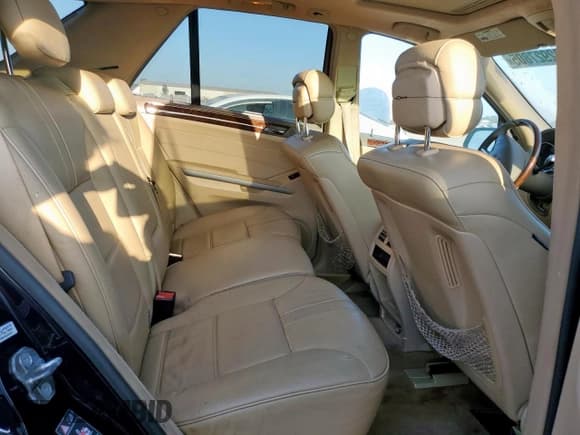 ✅ 2010 Mercedes-Benz M 550 • VIN: 4JGBB7CB5AA582211 • Lot: 92927805. Listed on Copart with 166,651 mi. Free auction sales archive from the USA and detailed vehicle history report at DreamBid. Image 11.