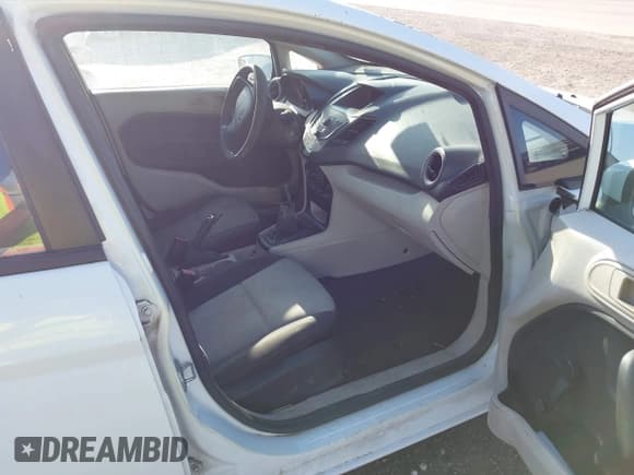 ✅ 2012 Ford Fiesta S • VIN: 3FADP4AJ9CM131897 • Lot: 43694364. Wystawiony na IAAI z przebiegiem 217 003 mil. Bezpłatny archiwum sprzedaży aukcyjnych z USA i szczegółowy raport historii pojazdu na DreamBid. Zdjęcie 5.