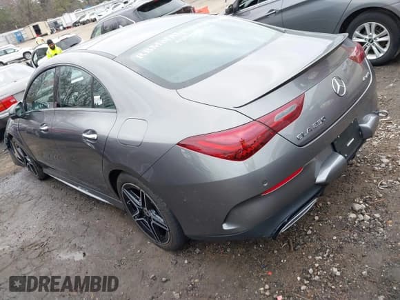 ✅ 2025 Mercedes-Benz CLA 250 • VIN: W1K5J4HB1SN490217 • Лот: 41487666. Опубликован ранее на IAAI с пробегом 7 629 миль. Бесплатный доступ к архиву аукционных продаж из США и подробный отчёт об истории автомобиля на DreamBid. Изображение 3.