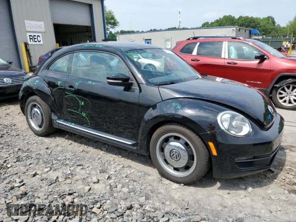 ✅ 2015 Volkswagen Beetle Fleet Edition • VIN: 3VWF17AT8FM656779 • Lot: 60291145. Listed on Copart with 42,850 mi. Free auction sales archive from the USA and detailed vehicle history report at DreamBid. Image 4.