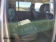 ✅ 2019 Chevrolet Suburban LT • VIN: 1GNSCHKC0KR187221 • Lot: 76785024. Wystawiony na Copart z przebiegiem 194 631 mil. Bezpłatny archiwum sprzedaży aukcyjnych z USA i szczegółowy raport historii pojazdu na DreamBid. Zdjęcie 11.