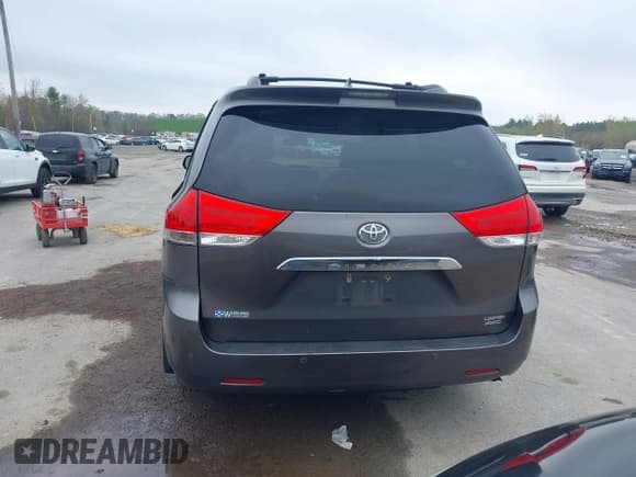 ✅ 2012 Toyota Sienna XLE • VIN: 5TDDK3DC2CS043855 • Lot: 42189680. Listed on IAAI with 195,788 mi. Free auction sales archive from the USA and detailed vehicle history report at DreamBid. Image 16.