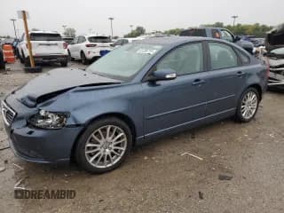 ✅ 2009 Volvo S40 2.4L • VIN: YV1MS382392452538 • Lot: 81226715. Listed on Copart with 163,158 mi. Free auction sales archive from the USA and detailed vehicle history report at DreamBid. Image 1.