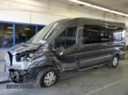 ✅ 2017 Ford Transit Passenger XL • VIN: 1FBAX2CG1HKB53933 • Lot: 71835964. Wystawiony na Copart z przebiegiem 118 240 mil. Bezpłatny archiwum sprzedaży aukcyjnych z USA i szczegółowy raport historii pojazdu na DreamBid. Zdjęcie 1.