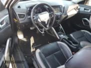 ✅ 2015 Hyundai Veloster Turbo • VIN: KMHTC6AE3FU228928 • Lot: 82211444. Wystawiony na Copart z przebiegiem 58 769 mil. Bezpłatny archiwum sprzedaży aukcyjnych z USA i szczegółowy raport historii pojazdu na DreamBid. Zdjęcie 8.