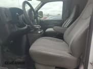 ✅ 2006 GMC Savana • VIN: 1GTFG15T461233865 • Лот: 57902714. Опубликован ранее на Copart с пробегом 31 232 миль. Бесплатный доступ к архиву аукционных продаж из США и подробный отчёт об истории автомобиля на DreamBid. Изображение 7.