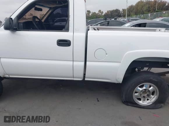 2002 Chevrolet Silverado 1500 LS with VIN 1GCEK14T32Z255752, listed as a IAAI auction lot 42347450 with 145,616 mi miles and . Bid and sale history available at DreamBid. Image 13.