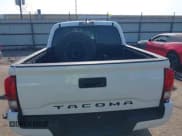 ✅ 2021 Toyota Tacoma SR • VIN: 5TFAX5GN2MX189827 • Lot: 43033956. Wystawiony na IAAI z przebiegiem 66 116 mil. Bezpłatny archiwum sprzedaży aukcyjnych z USA i szczegółowy raport historii pojazdu na DreamBid. Zdjęcie 17.