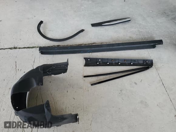 ✅ 2024 VinFast VF 8 Plus • VIN: RLLV1AFA2RH004354 • Лот: 81304075. Опубликован ранее на Copart с пробегом 10 821 миль. Бесплатный доступ к архиву аукционных продаж из США и подробный отчёт об истории автомобиля на DreamBid. Изображение 13.