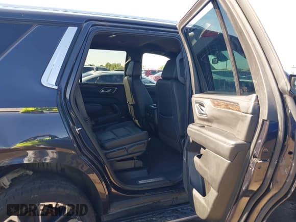 ✅ 2022 Chevrolet Tahoe LT • VIN: 1GNSKNKD3NR270995 • Lot: 43545874. Listed on IAAI with 111,505 mi. Free auction sales archive from the USA and detailed vehicle history report at DreamBid. Image 8.