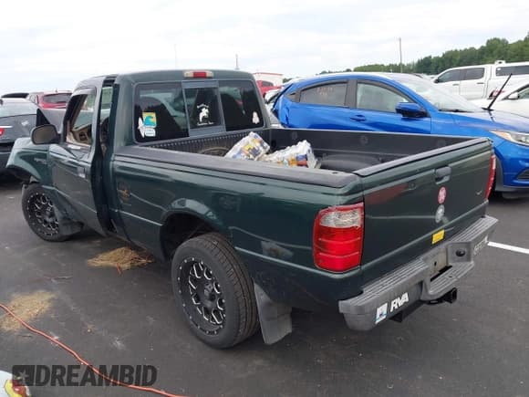 ✅ 2002 Ford Ranger XL • VIN: 1FTYR10D62TA05173 • Лот: 43036222. Опубликован ранее на IAAI с пробегом 224 374 миль. Бесплатный доступ к архиву аукционных продаж из США и подробный отчёт об истории автомобиля на DreamBid. Изображение 3.
