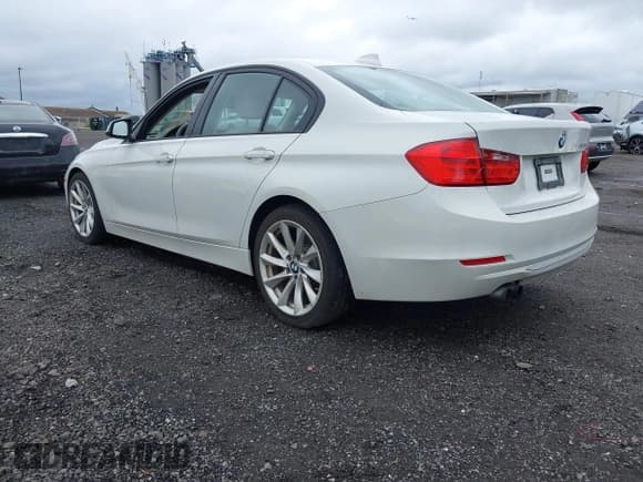 ✅ 2012 BMW 3 Series 328i • VIN: WBA3A5C57CF341151 • Lot: 42259279. Wystawiony na IAAI z przebiegiem 70 035 mil. Bezpłatny archiwum sprzedaży aukcyjnych z USA i szczegółowy raport historii pojazdu na DreamBid. Zdjęcie 3.