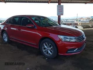 ✅ 2016 Volkswagen Passat S • VIN: 1VWAT7A3XGC012384 • Lot: 43722868. Wystawiony na IAAI z przebiegiem 125 870 mil. Bezpłatny archiwum sprzedaży aukcyjnych z USA i szczegółowy raport historii pojazdu na DreamBid. Zdjęcie 1.