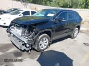✅ 2025 Toyota RAV4 LE • VIN: 2T3K1RFV2SC318618 • Лот: 42997581. Опубликован ранее на IAAI с пробегом 1 254 миль. Бесплатный доступ к архиву аукционных продаж из США и подробный отчёт об истории автомобиля на DreamBid. Изображение 2.