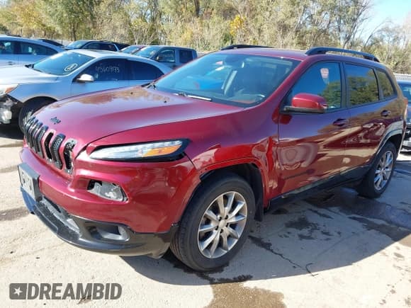 ✅ 2018 Jeep Cherokee Latitude • VIN: 1C4PJMCX5JD622311 • Lot: 43620841. Listed on IAAI with 208,163 mi. Free auction sales archive from the USA and detailed vehicle history report at DreamBid. Image 18.