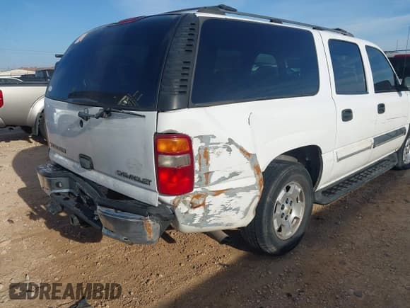 ✅ 2003 Chevrolet Suburban LT • VIN: 3GNEC16ZX3G322144 • Lot: 41439053. Wystawiony na IAAI z przebiegiem 239 789 mil. Bezpłatny archiwum sprzedaży aukcyjnych z USA i szczegółowy raport historii pojazdu na DreamBid. Zdjęcie 6.