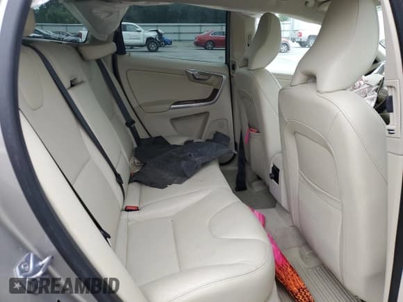 ✅ 2016 Volvo XC60 T5 Drive-E Platinum • VIN: YV440MDM6G2791622 • Lot: 71920775. Wystawiony na Copart z przebiegiem 63 396 mil. Bezpłatny archiwum sprzedaży aukcyjnych z USA i szczegółowy raport historii pojazdu na DreamBid. Zdjęcie 11.