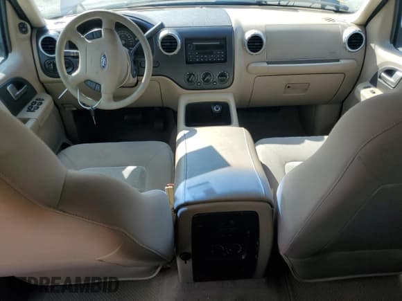 ✅ 2004 Ford Expedition Special Service • VIN: 1FMRU15W04LB53329 • Lot: 84799775. Wystawiony na Copart z przebiegiem Nie podano. Bezpłatny archiwum sprzedaży aukcyjnych z USA i szczegółowy raport historii pojazdu na DreamBid. Zdjęcie 8.