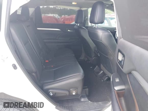 ✅ 2019 Toyota Highlander Hybrid XLE • VIN: 5TDJGRFH2KS074506 • Лот: 42684289. Опубликован ранее на IAAI с пробегом 32 785 миль. Бесплатный доступ к архиву аукционных продаж из США и подробный отчёт об истории автомобиля на DreamBid. Изображение 8.