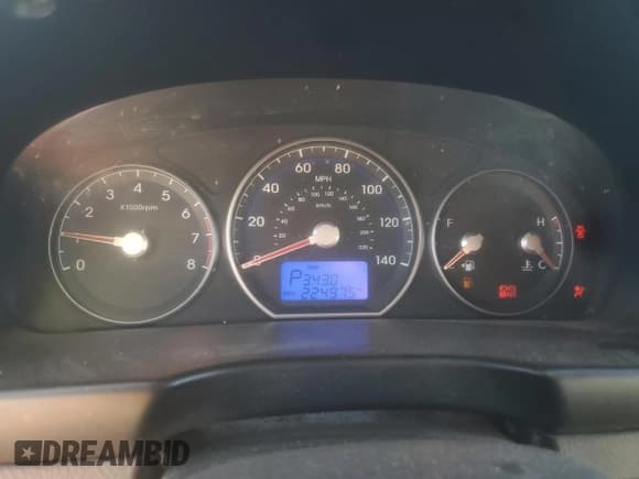 ✅ 2010 Hyundai Santa Fe GLS • VIN: 5NMSG3AB6AH360445 • Lot: 82657145. Listed on Copart with 224,975 mi. Free auction sales archive from the USA and detailed vehicle history report at DreamBid. Image 9.