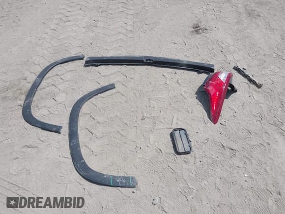 ✅ 2021 Chevrolet Traverse LT Cloth • VIN: 1GNERGKW5MJ124858 • Lot: 42960251. Listed on IAAI with 89,527 mi. Free auction sales archive from the USA and detailed vehicle history report at DreamBid. Image 12.