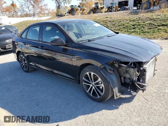 ✅ 2025 Volkswagen Jetta Sport • VIN: 3VWBX7BU7SM031966 • Лот: 91791895. Опубликован ранее на Copart с пробегом 21 204 миль. Бесплатный доступ к архиву аукционных продаж из США и подробный отчёт об истории автомобиля на DreamBid. Изображение 4.