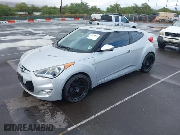 ✅ 2013 Hyundai Veloster w/Black Int • VIN: KMHTC6AD4DU163477 • Lot: 43326835. Wystawiony na IAAI z przebiegiem 109 212 mil. Bezpłatny archiwum sprzedaży aukcyjnych z USA i szczegółowy raport historii pojazdu na DreamBid. Zdjęcie 2.