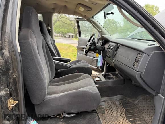 2004 Dodge Dakota with VIN 1D7GL12K94S552459, listed as a Copart auction lot 52153335 with 128,148 mi miles and Clean title. Bid and sale history available at DreamBid. Image 5.