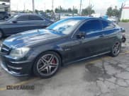 ✅ 2012 Mercedes-Benz C 63 AMG • VIN: WDDGJ7HB2CF731126 • Lot: 43455538. Wystawiony na IAAI z przebiegiem 88 707 mil. Bezpłatny archiwum sprzedaży aukcyjnych z USA i szczegółowy raport historii pojazdu na DreamBid. Zdjęcie 18.