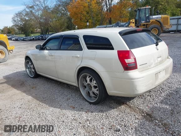✅ 2008 Dodge Magnum • VIN: 2D4FV47T48H223428 • Lot: 43588456. Listed on IAAI with 173,046 mi. Free auction sales archive from the USA and detailed vehicle history report at DreamBid. Image 3.