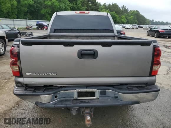 2007 Chevrolet Silverado 1500 LT1 z VIN 2GCEC13Z771106909, wystawiony jako Copart lot #57482125 z przebiegiem 346 949 mil mil oraz Szkoda całkowita • Salvage title. Historia ofert i sprzedaży dostępna na DreamBid. Obrazek 6.