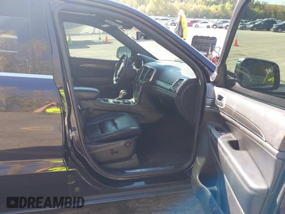 ✅ 2018 Jeep Grand Cherokee Limited • VIN: 1C4RJFBG5JC295758 • Lot: 43434768. Listed on IAAI with 127,836 mi. Free auction sales archive from the USA and detailed vehicle history report at DreamBid. Image 5.