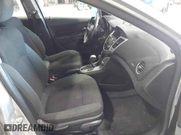 2011 Chevrolet Cruze 1LT z VIN 1G1PF5S90B7253280, wystawiony jako IAAI lot #43623135 z przebiegiem 181 798 mil mil oraz . Historia ofert i sprzedaży dostępna na DreamBid. Obrazek 5.