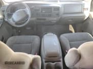 ✅ 2000 Ford Excursion XLT • VIN: 1FMNU40S5YEB87300 • Lot: 91559835. Wystawiony na Copart z przebiegiem 215 114 mil. Bezpłatny archiwum sprzedaży aukcyjnych z USA i szczegółowy raport historii pojazdu na DreamBid. Zdjęcie 8.