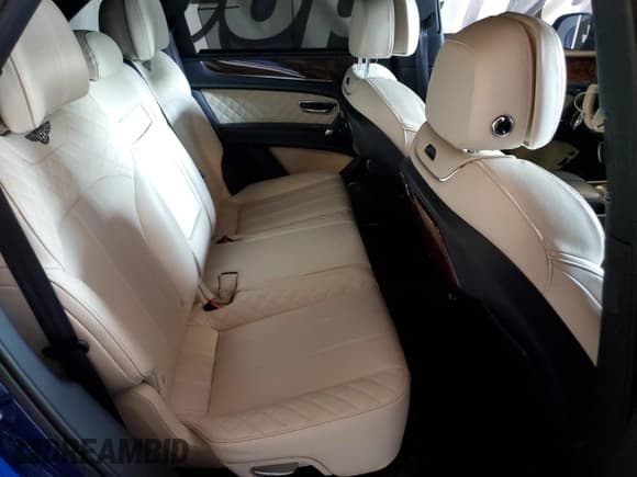 ✅ 2017 Bentley Bentayga W12 • VIN: SJAAC2ZV6HC015247 • Lot: 61849895. Listed on Copart with 46,046 mi. Free auction sales archive from the USA and detailed vehicle history report at DreamBid. Image 11.