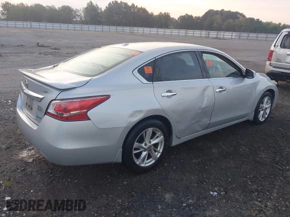 ✅ 2013 Nissan Altima SL • VIN: 1N4AL3AP7DN427988 • Лот: 43263911. Опубликован ранее на IAAI с пробегом 202 006 миль. Бесплатный доступ к архиву аукционных продаж из США и подробный отчёт об истории автомобиля на DreamBid. Изображение 4.