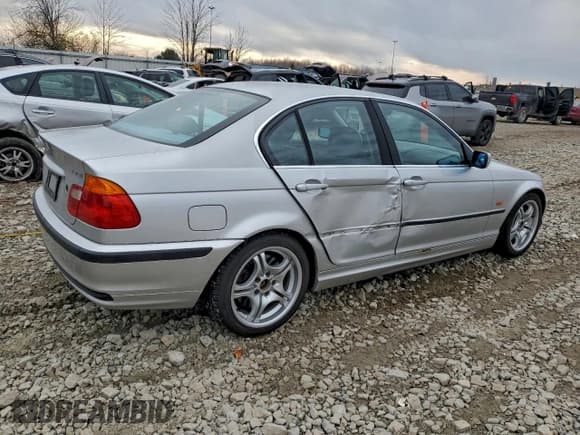 ✅ 2001 BMW 3 Series 330i • VIN: WBAAV53401FT02384 • Lot: 93959535. Listed on Copart with 147,226 mi. Free auction sales archive from the USA and detailed vehicle history report at DreamBid. Image 3.